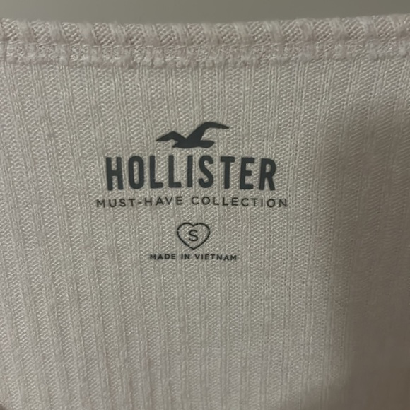 Hollister must have white long sleeve - Picture 3 of 4